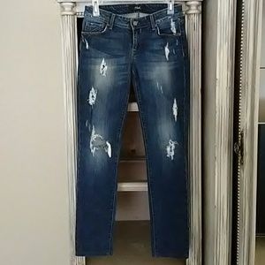 Kasil Benatar Sabra Destructed Jeans